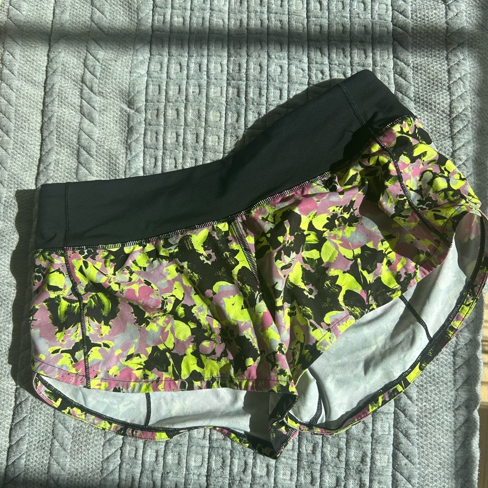 Lululemon Speed up low rise shorts 2.5”